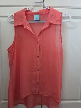 6/$20 Coral Sleeveless Button-Front Blouse